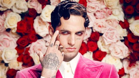 anello gucci leone instagram|Achille Lauro, romantico e solenne con tuxedo magenta a .